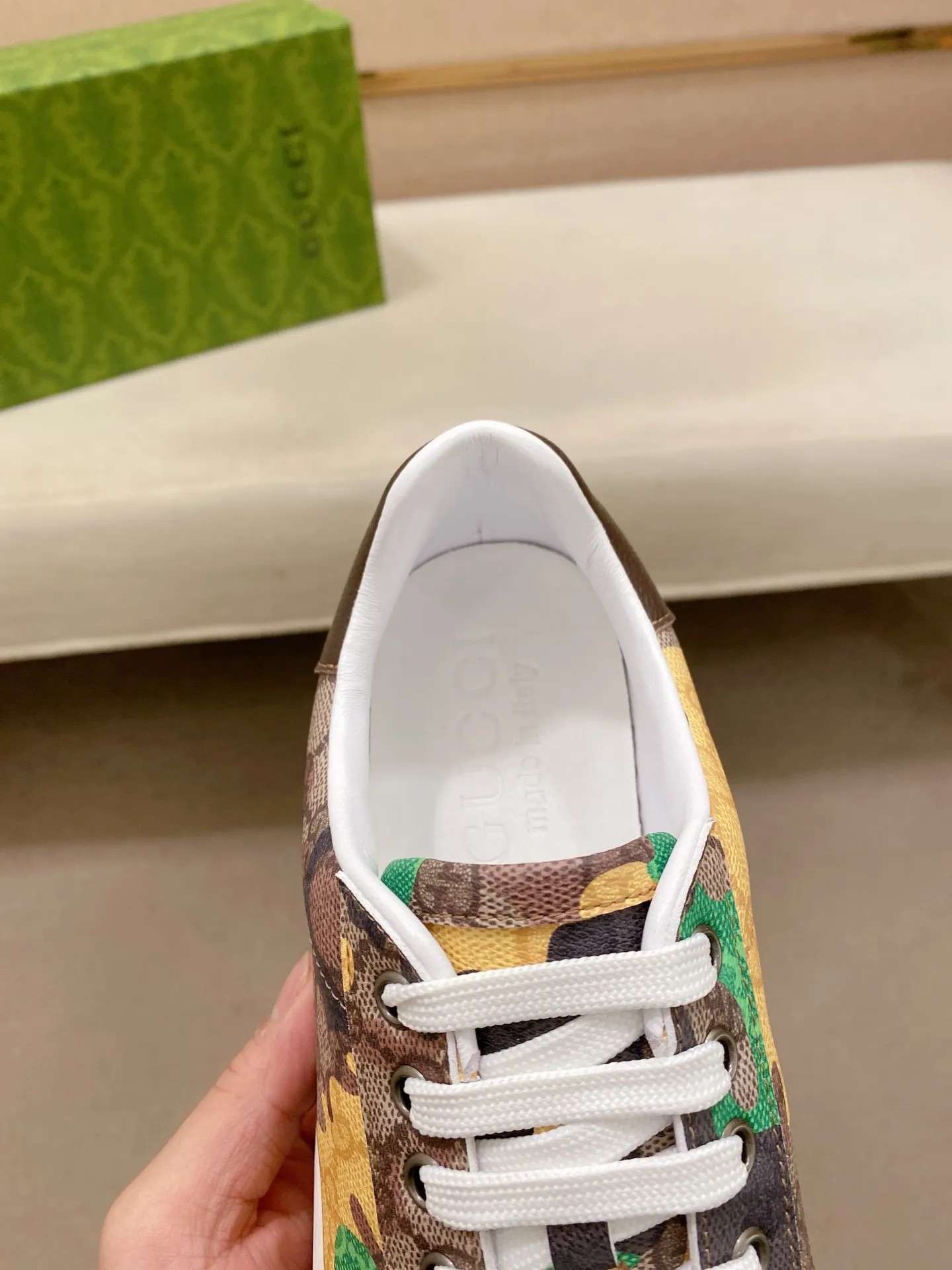 Ex-factory price 380💰【Gucci】Gucci men’s latest series of casual shoes! The official website is built 1:1. The upper is made of imported high-quality cowhide, and the lining is made of high-quality sheepskin, which is soft and comfortable. Picky selection of materials and exquisite workmanship give you the best enjoyment. Number of yards: 38-44 yards.